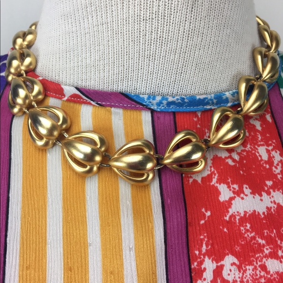 Vintage Jewelry - Gold Tone Modern Hearts Choker Necklace